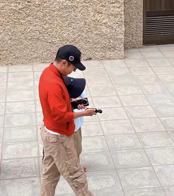 撒贝宁的“圣人家庭”到底有多委果？
