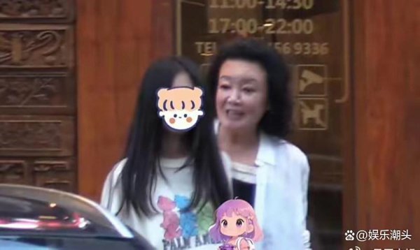 祖孙同框零互动！张兰暄和拥抱遭玥儿闪躲，隔代亲缘奈何破冰？