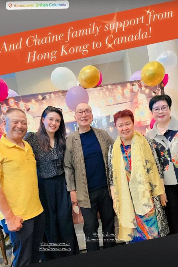 廖碧儿为父母庆祝金婚，80岁秦沛现身，夫妻俩依旧深情不变